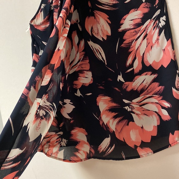 Small Navy Haltertop with Pink and White Floral Design - Picture 4 of 5